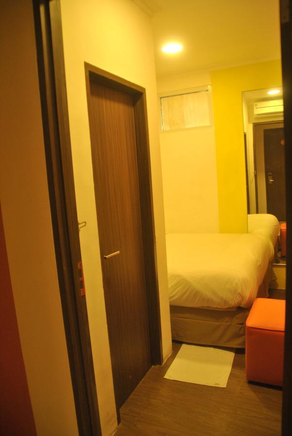 Djo Front One Inn Bengkulu Esterno foto