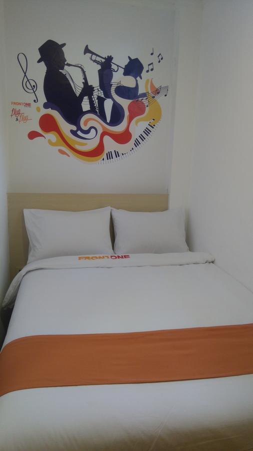 Djo Front One Inn Bengkulu Esterno foto