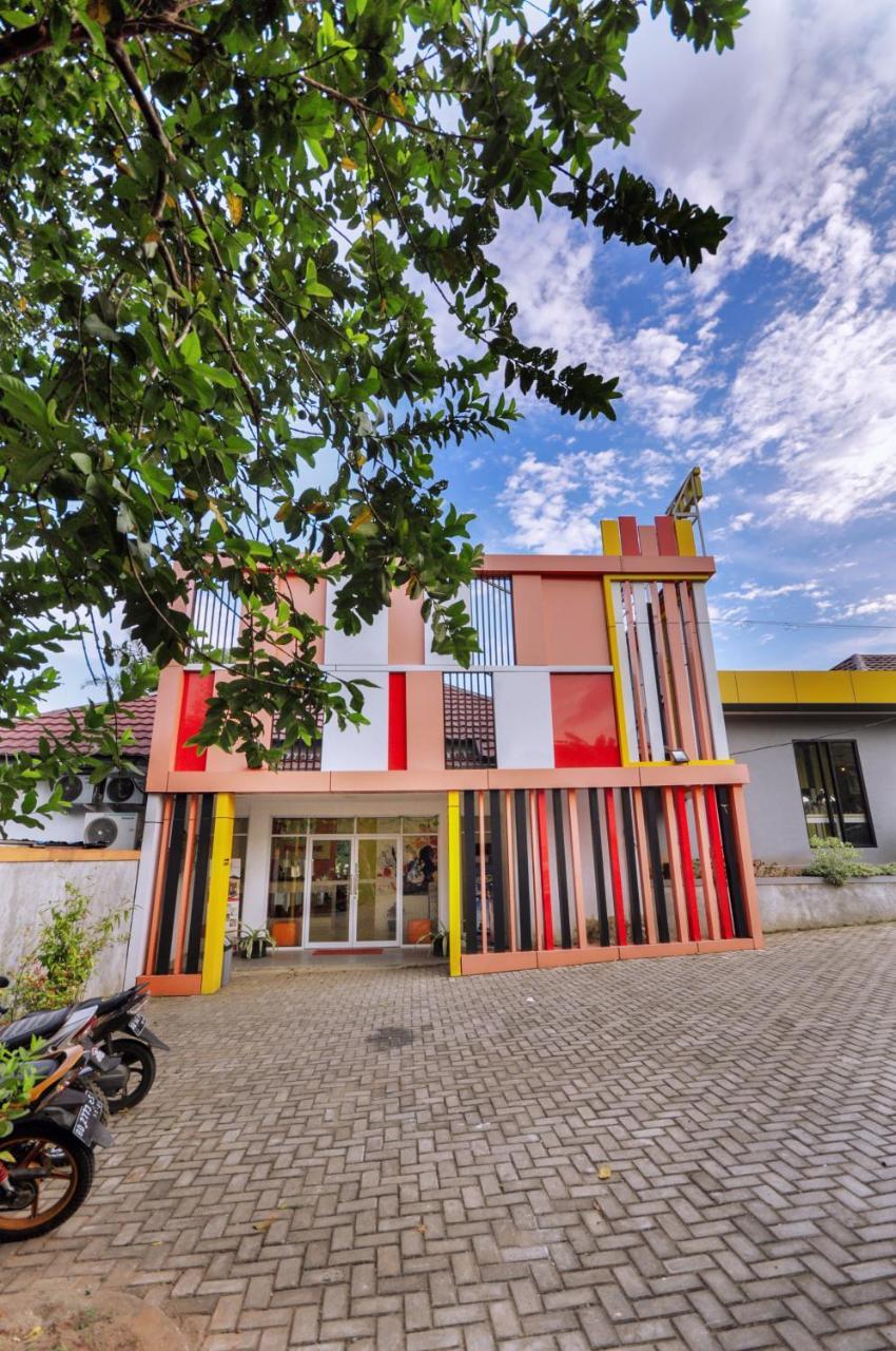 Djo Front One Inn Bengkulu Esterno foto