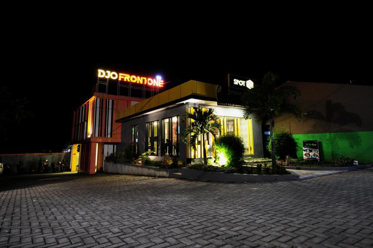 Djo Front One Inn Bengkulu Esterno foto