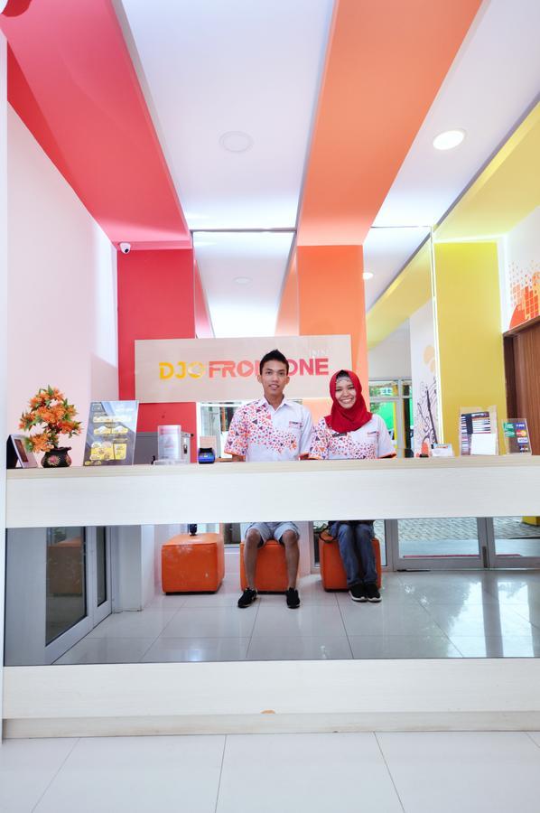 Djo Front One Inn Bengkulu Esterno foto