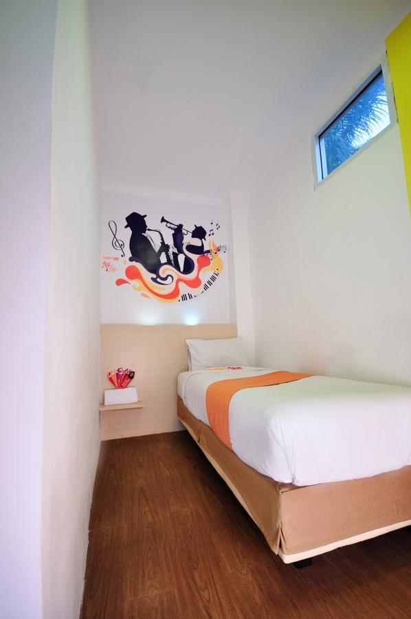 Djo Front One Inn Bengkulu Esterno foto