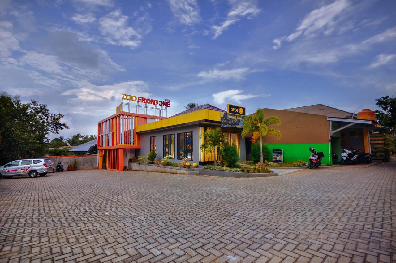 Djo Front One Inn Bengkulu Esterno foto