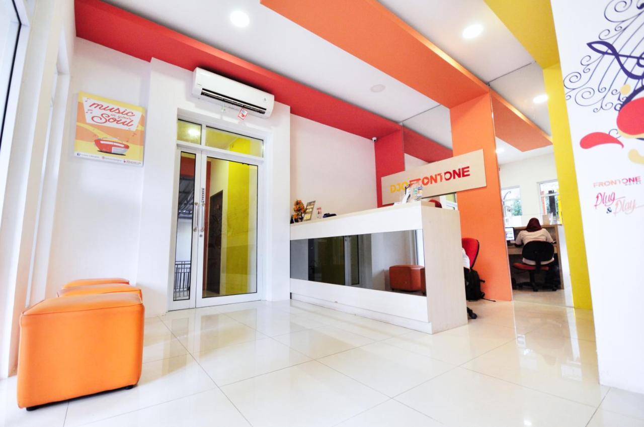 Djo Front One Inn Bengkulu Esterno foto